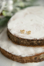 Carol Ribbon Studs in gold