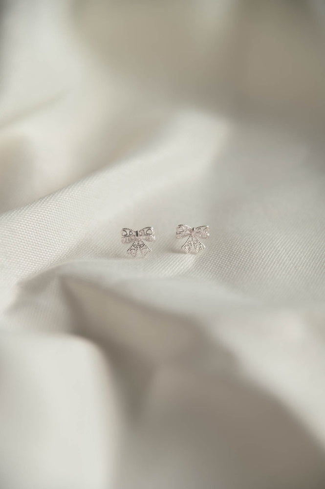 Carol Ribbon Studs in silver