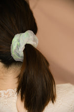 Dreamy Scrunchie in white
