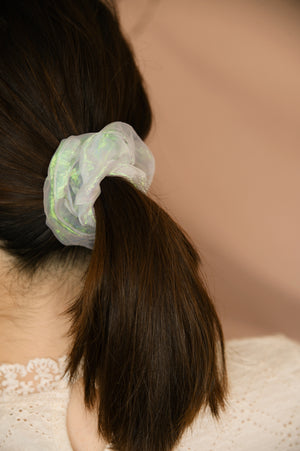 Dreamy Scrunchie in white