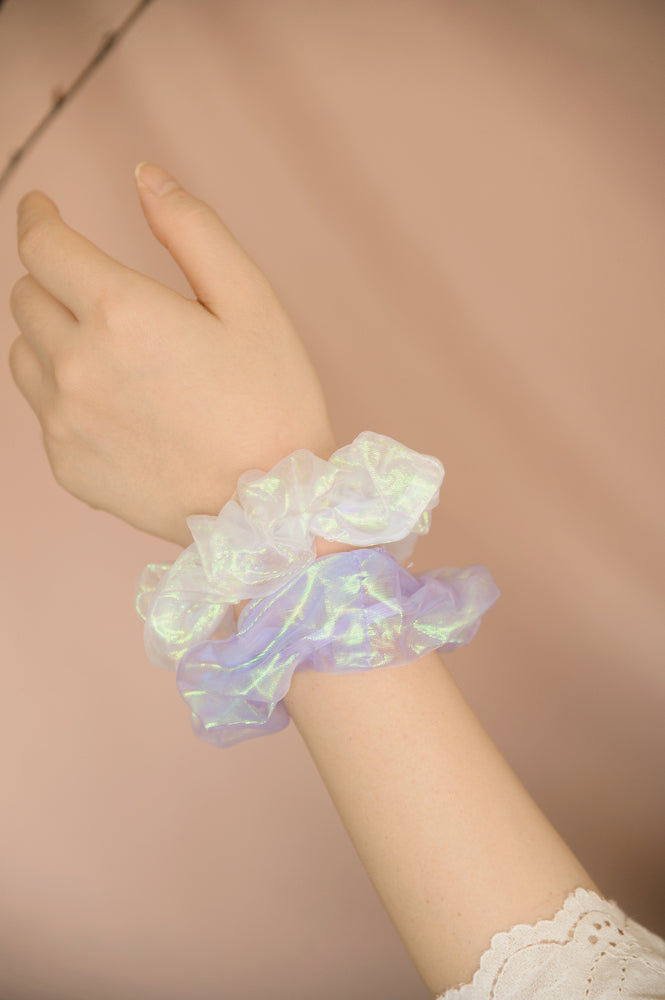 Dreamy Scrunchie in white