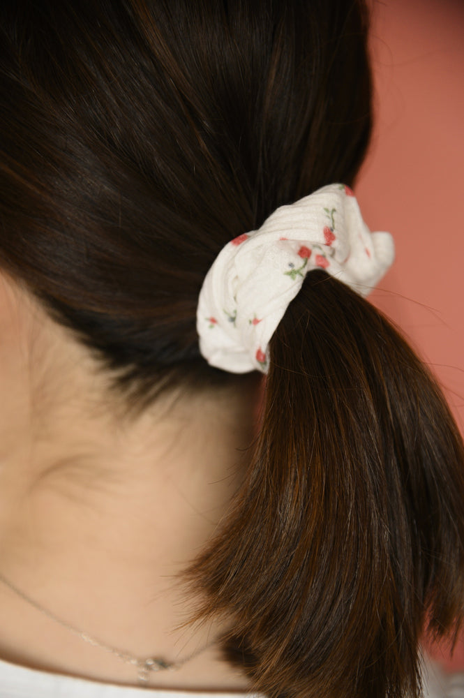Poppy Scrunchie in cherry