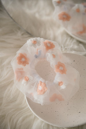 Wisteria Scrunchie in peach