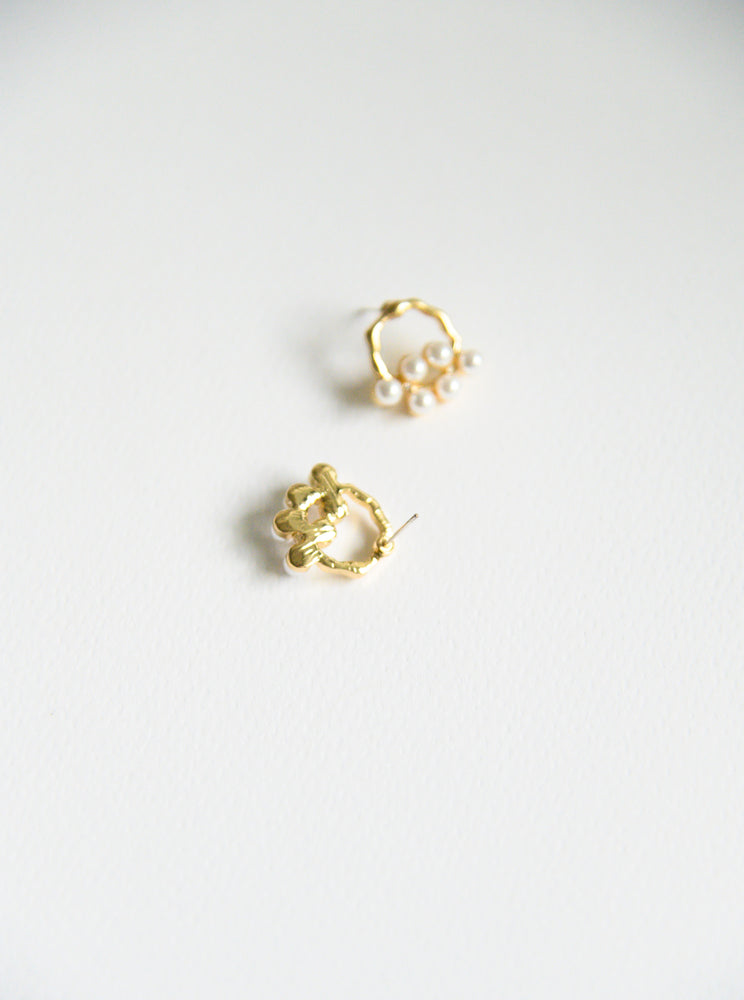Phila Pearl Studs