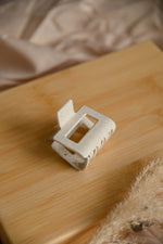 Ivette Claw Hairclip in nude